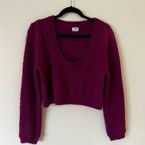 Plum Fuzzy Cropped Sweater – Soft Textured Knit – Size L